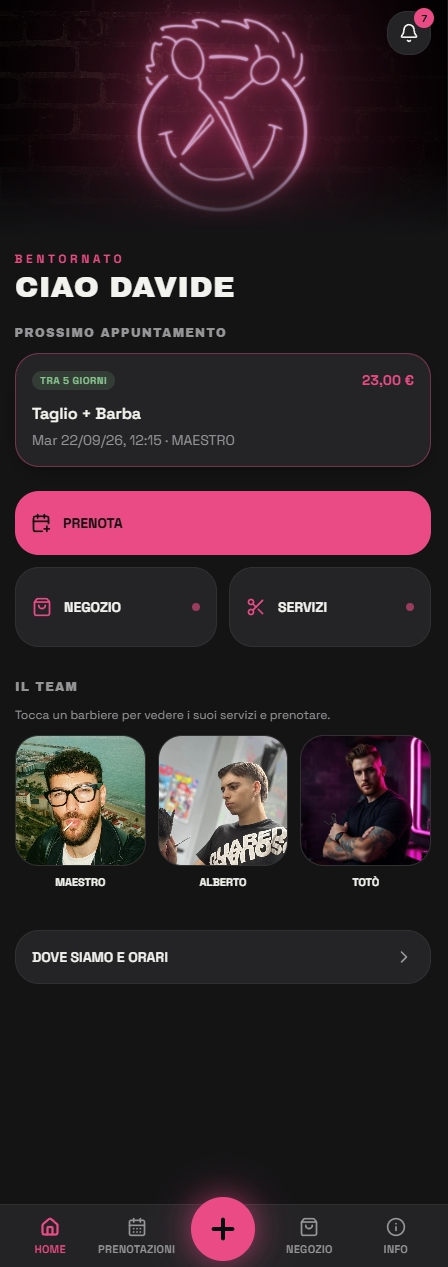 Nuova interfaccia dell'app: home scura con logo al neon rosa, prossimo appuntamento, pulsante Prenota in evidenza e team con volti riconoscibili